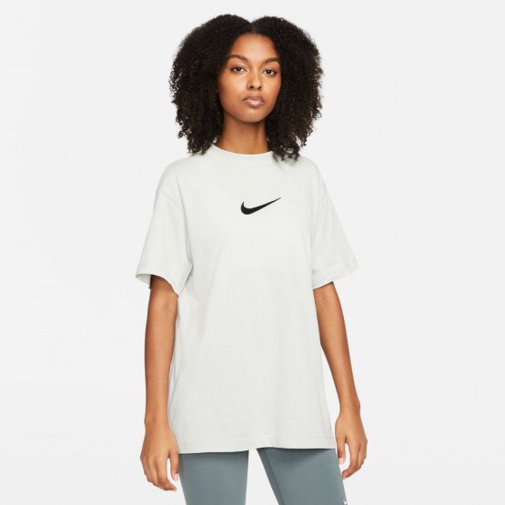 Womens white deals nike tshirt
