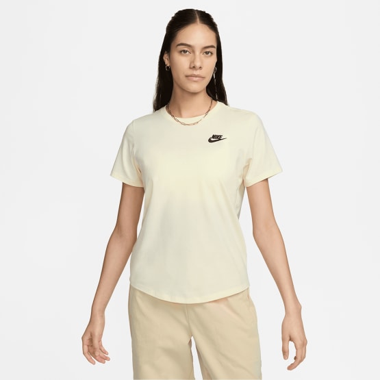 Nike Sportswear Club Essentials Women's T-Shirt