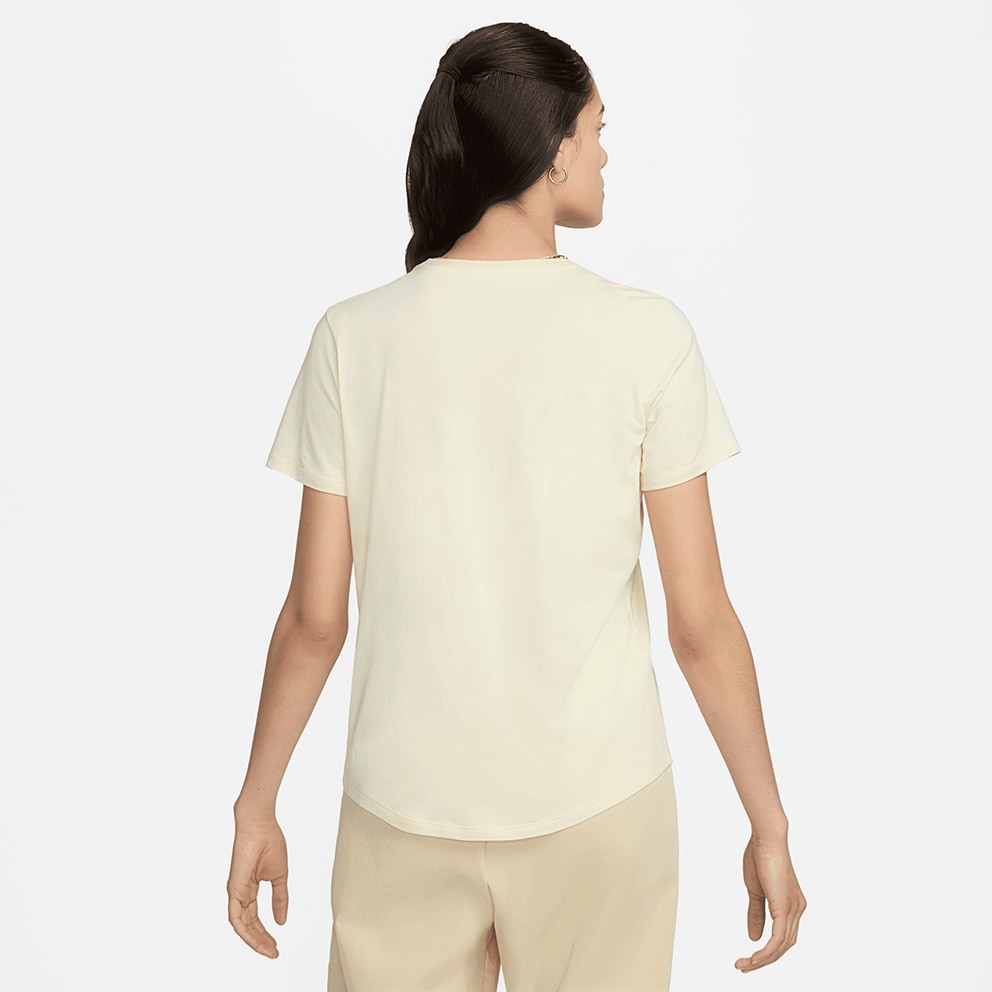Nike Sportswear Club Essentials Women's T-Shirt