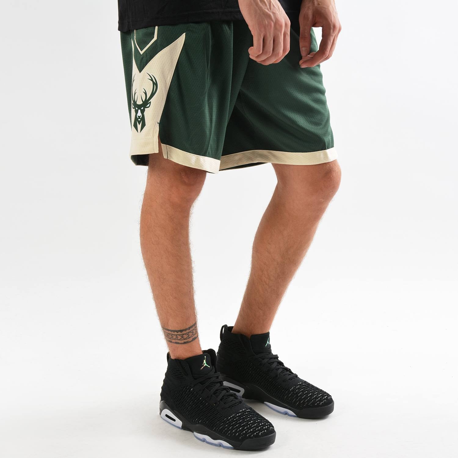 NWT Milwaukee Bucks NBA Icon Edition Swingman Shorts Green AJ5623-323  Medium New